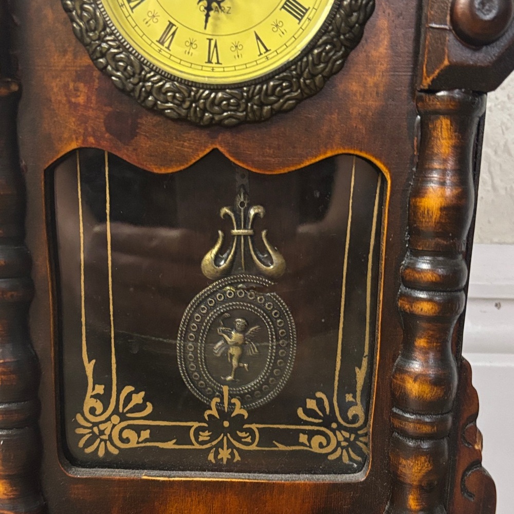 Vintage Brown Wall Clock - Picture 2 of 5